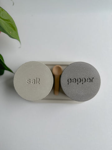 Salt and pepper pinch bowl set